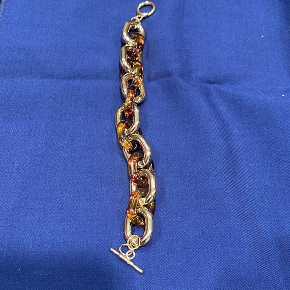 Art Deco Style, Light Weight, Amber Acrylic and Gold Tone Bracelet - Picture 4 of 6